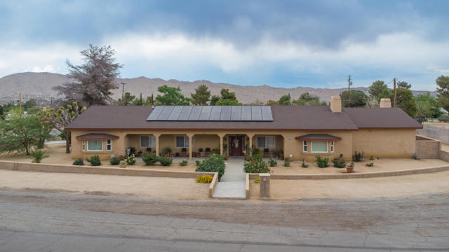 56800 Zuni Trail, Yucca Valley CA: https://media.crmls.org/mediaz/eca9df0c-1235-4a29-8104-549ee44ea831.jpg