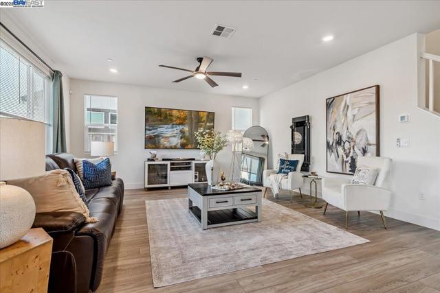 5360 Trimonti Cir, Antioch CA: https://media.crmls.org/mediaz/ecaa120c-1e80-4c10-859b-03d7f4c5b428.jpg