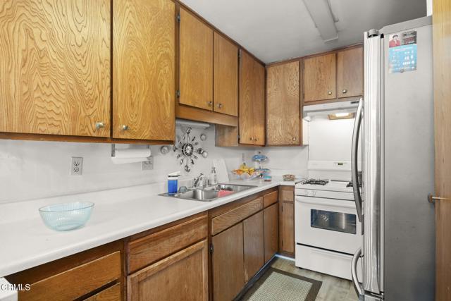 1401 Glenwood Drive, Oxnard CA: https://media.crmls.org/mediaz/ecab31cc-d2db-405c-abe3-14af82bffbb4.jpg