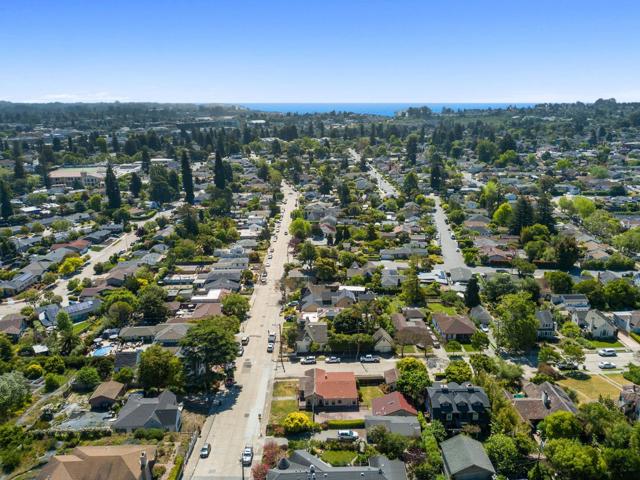1003 Walnut Avenue, Santa Cruz CA: https://media.crmls.org/mediaz/ecab6e14-a01f-4275-b6fa-ff1fac401cda.jpg