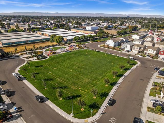 1340 Crimson Place, Manteca CA: https://media.crmls.org/mediaz/ecabd3aa-c864-4f8c-b7ae-77c644fa2521.jpg