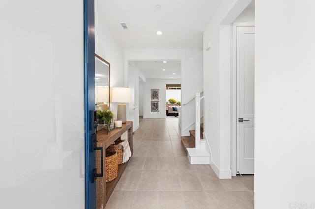 Detail Gallery Image 3 of 73 For 10635 Melogold Way, San Diego,  CA 92126 - 4 Beds | 3/1 Baths