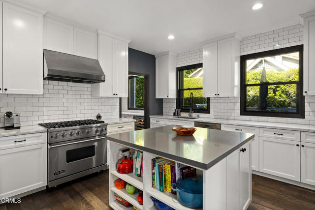 1052 New York Drive, Altadena CA: https://media.crmls.org/mediaz/ecac12fc-08d3-4e21-b6c9-dc6666e24d49.jpg