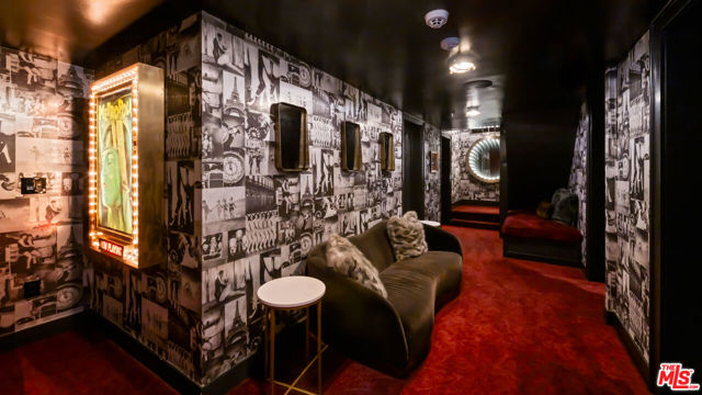 601 S Windsor Boulevard, Los Angeles CA: https://media.crmls.org/mediaz/ecac7e88-eb1a-41bd-af34-b0714f1fc439.jpg