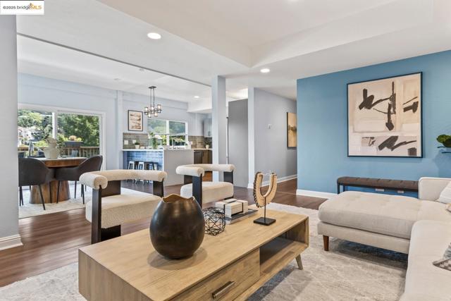 6533 Chelton DR, Oakland CA: https://media.crmls.org/mediaz/ecac8605-5445-48e5-90ed-ab4cae8acef0.jpg