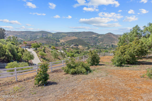 12490 Ridge Drive, Santa Rosa CA: https://media.crmls.org/mediaz/ecace286-4a1b-4924-b0d3-eca081c73b58.jpg