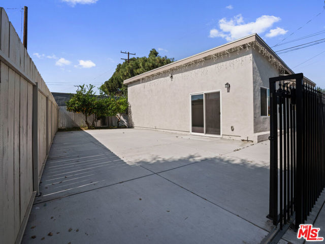 891 E 6th Street, Pomona CA: https://media.crmls.org/mediaz/ecad21f1-22c3-43a4-9a27-67d73f0a1685.jpg