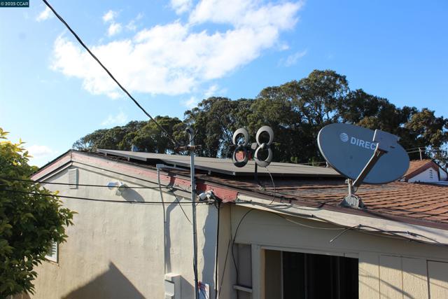 2956 Mckenzie Dr, Richmond CA: https://media.crmls.org/mediaz/ecad430e-6bd9-4348-81f0-3580b89beabc.jpg