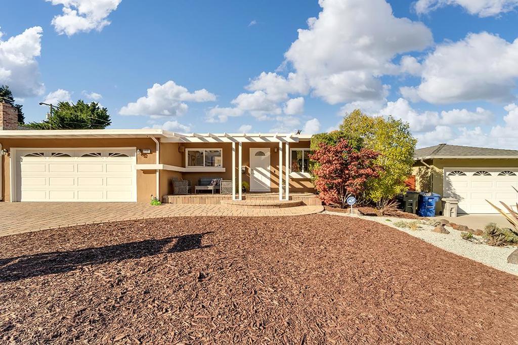 1210 Sleepy Hollow Lane