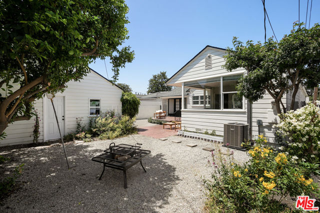 3860 Hepburn Avenue, Los Angeles CA: https://media.crmls.org/mediaz/ecae5890-bc1c-40b7-90e7-2d97f13bbd7b.jpg
