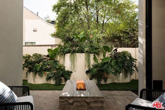 13221 Hesby Street, Sherman Oaks CA: https://media.crmls.org/mediaz/ecae9e0b-77ae-4e7e-bcca-c25121fc3a47.jpg