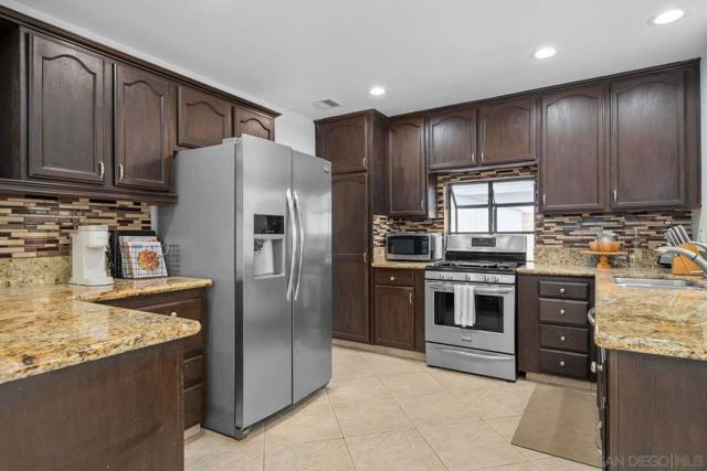 9026 W Hamilton St, Rancho Cucamonga CA: https://media.crmls.org/mediaz/ecaeea56-6b11-4019-bc1a-b8ba3db00342.jpg