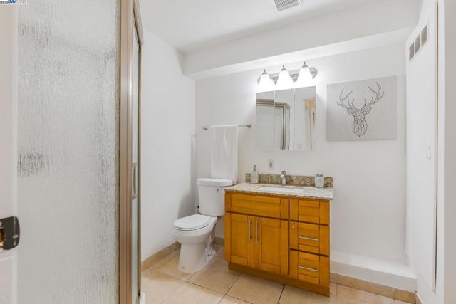 812 Washington Ave, Albany CA: https://media.crmls.org/mediaz/ecaefa1b-bbd9-48f2-892f-76cc88efaad1.jpg