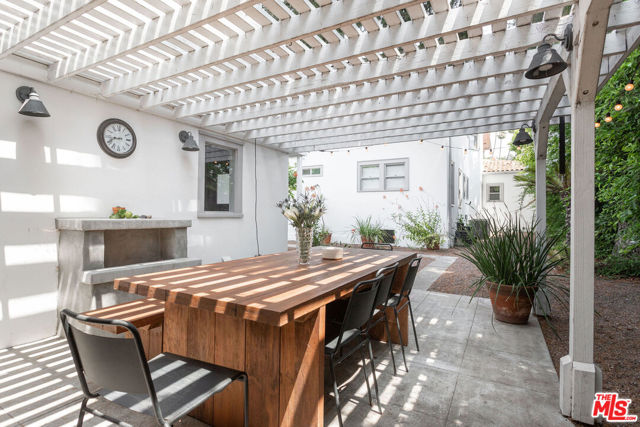 5850 Foothill Drive, Los Angeles CA: https://media.crmls.org/mediaz/ecaf3158-d3d6-4477-86a1-9ec2c35942c1.jpg