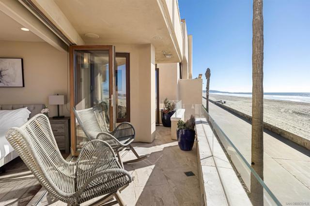 Image 16 of 33 For 3921 Ocean Front Walk