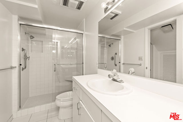 16449 Akron Street, Pacific Palisades CA: https://media.crmls.org/mediaz/ecb0533b-6526-49ab-b0c0-36292a80b600.jpg