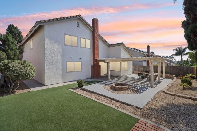 12880 War Horse St, San Diego CA: https://media.crmls.org/mediaz/ecb08336-f1c7-4c8f-960c-b546c1f4cf4a.jpg
