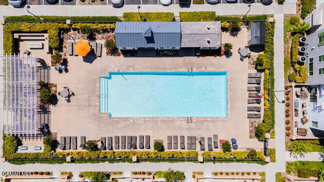 110 Red Brick Drive, Simi Valley CA: https://media.crmls.org/mediaz/ecb1677d-23af-4ec6-85e0-784a0c9600f2.jpg