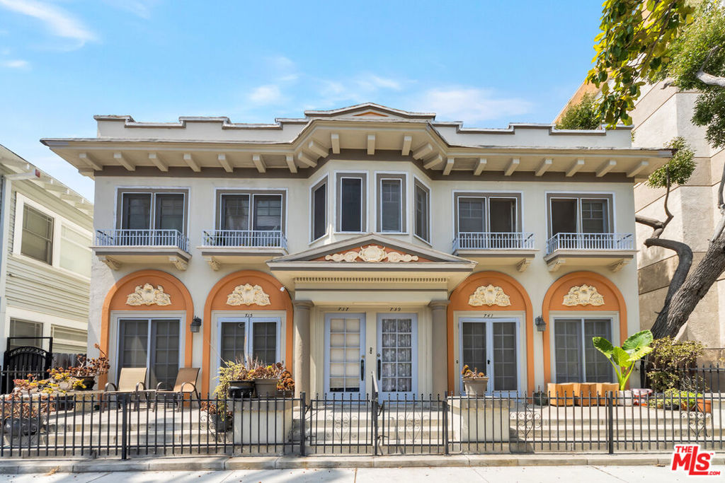 735 Locust Avenue, Long Beach, CA 90813