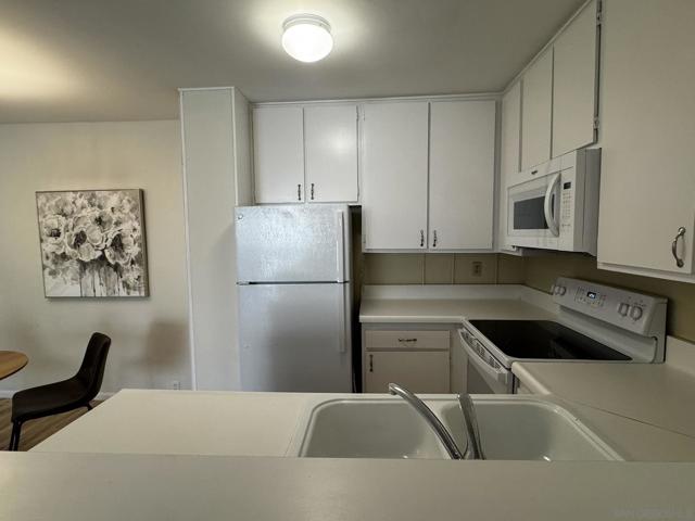 1885 Diamond St, San Diego CA: https://media.crmls.org/mediaz/ecb2146c-752f-4b0a-b29b-6c2f2520cb6d.jpg