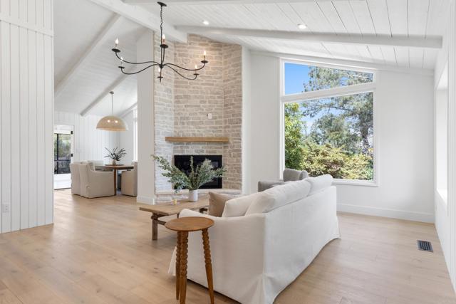 582 Rancho Santa Fe Rd, Encinitas CA: https://media.crmls.org/mediaz/ecb2daf7-2574-4fe6-aa8f-cdcea3f27561.jpg