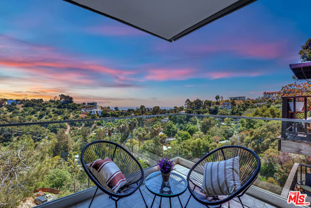 8960 Crescent Drive, Los Angeles CA: https://media.crmls.org/mediaz/ecb2e12c-0570-4857-adce-981244c389ee.jpg