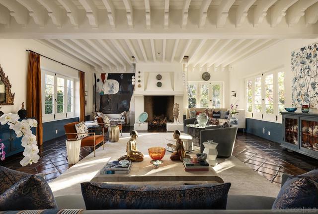 6977 Las Colinas, Rancho Santa Fe CA: https://media.crmls.org/mediaz/ecb367ec-d853-48a9-b129-91cbf3e3b274.jpg