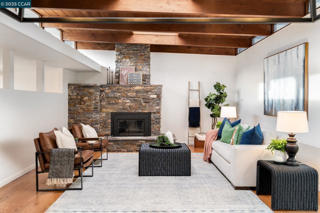 231 Orchard Rd, Orinda CA: https://media.crmls.org/mediaz/ecb3c71a-5bc1-408f-bfa8-e072d86a5831.jpg