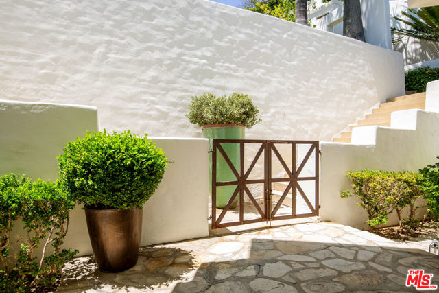 2249 Mountain Oak Drive, Los Angeles CA: https://media.crmls.org/mediaz/ecb3df5e-83ee-45c1-b32e-40aea73130ff.jpg