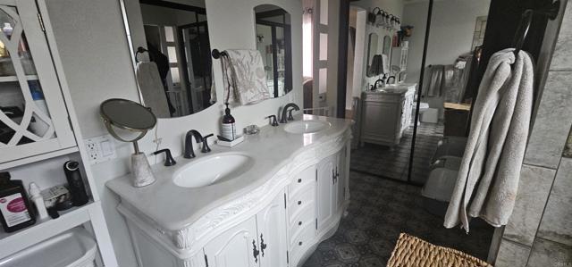 Home for Sale in Lakeside
