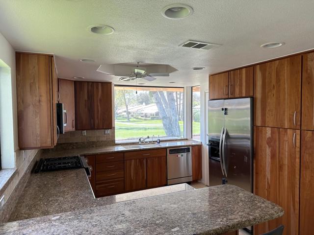 97 Don Quixote Drive, Rancho Mirage CA: https://media.crmls.org/mediaz/ecb41e92-2984-442d-b0ed-6c6f87d86563.jpg
