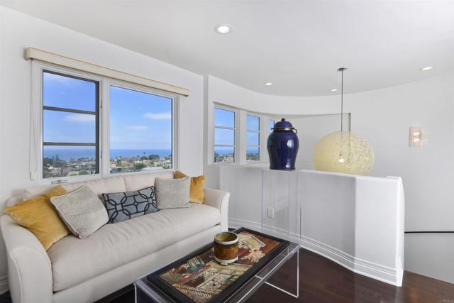 7127 Fay Avenue, La Jolla CA: https://media.crmls.org/mediaz/ecb46759-b314-4cc9-8ba0-638df3463e41.jpg