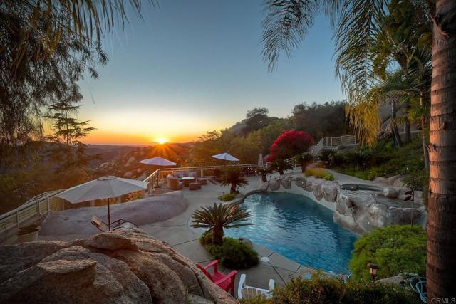 Detail Gallery Image 3 of 68 For 28521 Gladstone Ct, Escondido,  CA 92026 - 3 Beds | 3/1 Baths