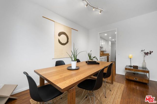 306 Bora Bora Way, Marina del Rey CA: https://media.crmls.org/mediaz/ecb55858-61d2-4f12-a295-e7f8cc258faf.jpg