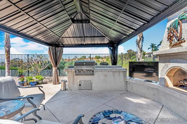4252 Alta Vista Court, Oceanside CA: https://media.crmls.org/mediaz/ecb58a0f-6d58-467d-badf-ff7d1e4b3b34.jpg