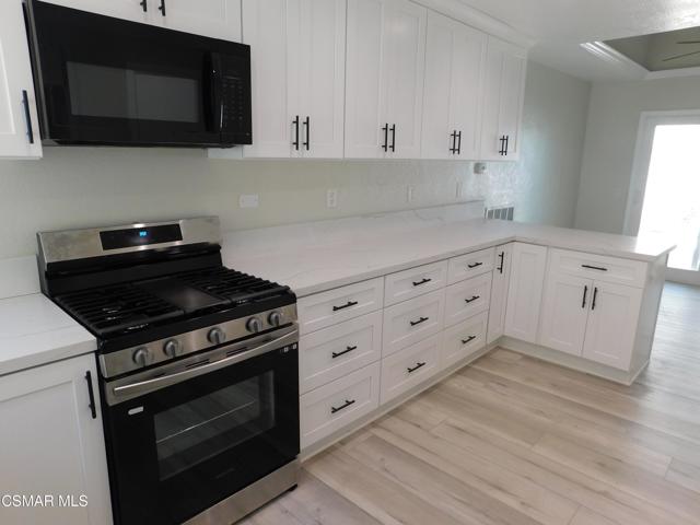 559 Stoney Peak Court, Simi Valley CA: https://media.crmls.org/mediaz/ecb5a47b-43fc-4f45-a8bc-3caba32f276f.jpg