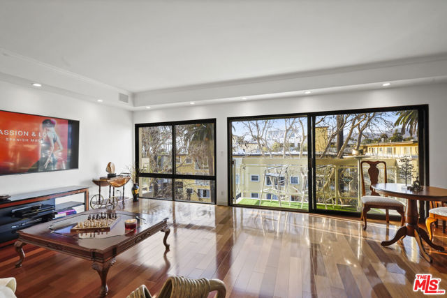 801 Ocean Avenue, Santa Monica CA: https://media.crmls.org/mediaz/ecb645bb-417f-4e96-a42c-8fc024bec40d.jpg