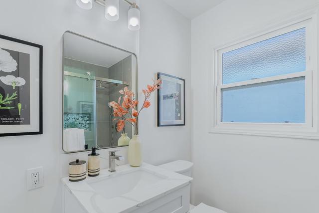 4715 Davenport Avenue, Oakland CA: https://media.crmls.org/mediaz/ecb6c038-e88e-4f4f-8d01-f27dd75a368c.jpg