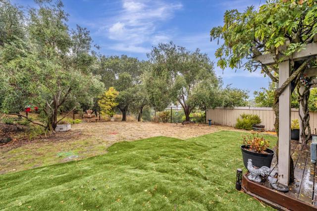 4 Harris Hill Drive, Novato CA: https://media.crmls.org/mediaz/ecb6c1c1-1a39-4b0a-afd8-95a9a923062e.jpg