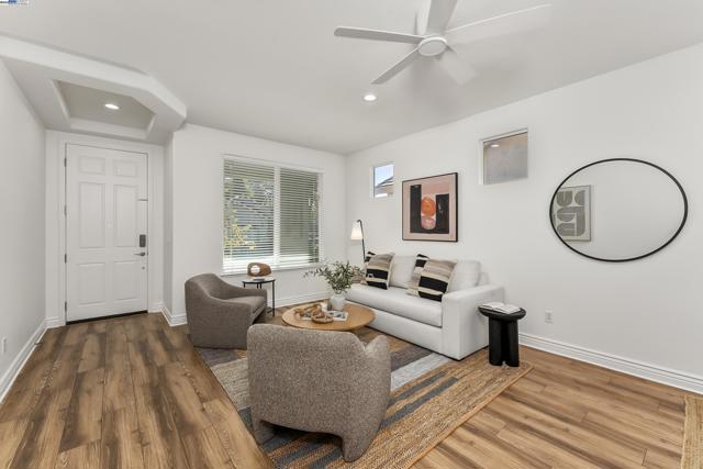 309 Aspen Ct, Roseville CA: https://media.crmls.org/mediaz/ecb6efa8-51f3-4b3f-afb0-00642c313a36.jpg