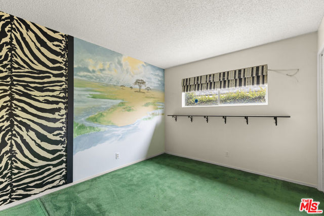 1379 Acapulco Avenue, Simi Valley CA: https://media.crmls.org/mediaz/ecb73ebd-85c1-4c23-bd79-8ae554fd5346.jpg