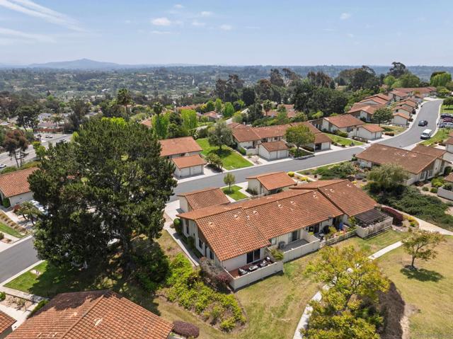 1829 Forestdale Dr, Encinitas CA: https://media.crmls.org/mediaz/ecb74a73-5a29-4d91-9aa4-403f99498470.jpg