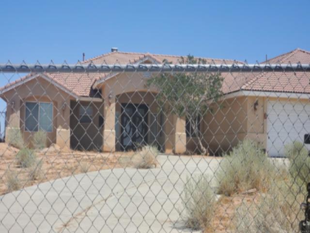 9367 Mustang Av, Apple Valley CA: https://media.crmls.org/mediaz/ecb78f9d-5cca-41e2-b9d3-ec343b02b63a.jpg