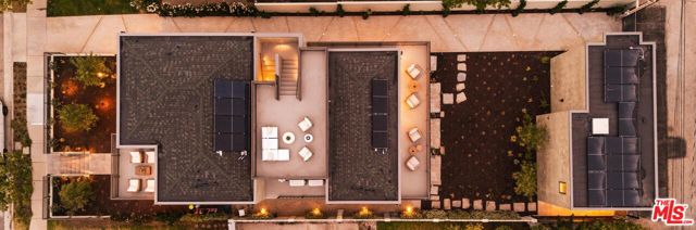 2114 Pier Avenue, Santa Monica CA: https://media.crmls.org/mediaz/ecb8e6b6-c10c-406f-87d9-ec300a41a11c.jpg