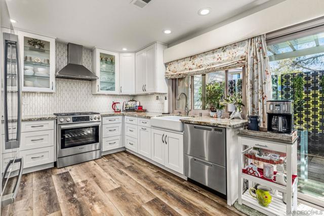 17357 Plaza Maria, San Diego CA: https://media.crmls.org/mediaz/ecb91aeb-39b9-4ef8-99d3-f940afe0c0e4.jpg