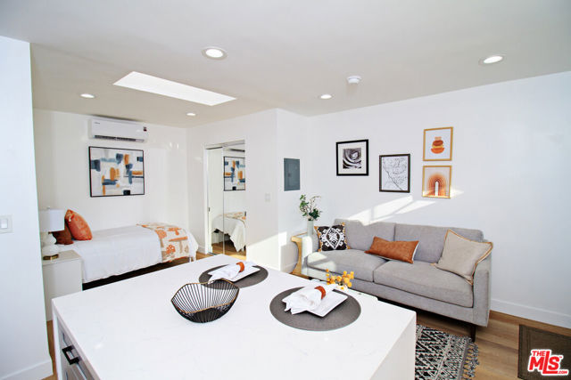 4068 Sutro Avenue photo 22