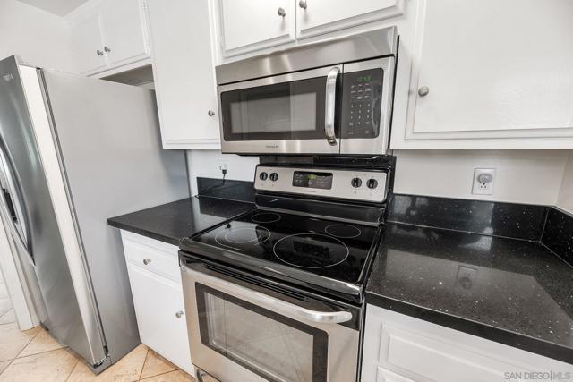 12091 Lomica Dr, San Diego CA: https://media.crmls.org/mediaz/ecb93f47-c3be-40f4-b6b7-349d0f374225.jpg