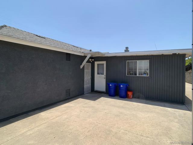 8644 Via Del Luz, El Cajon CA: https://media.crmls.org/mediaz/ecb955a2-d40b-4ee0-b04e-4678fcc2ab8e.jpg