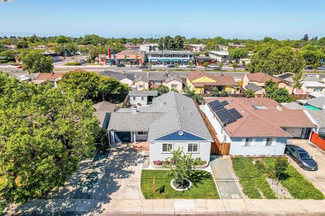 17303 Via Andeta, San Lorenzo CA: https://media.crmls.org/mediaz/ecb96291-9e5f-45c4-accc-7ce59af1d0a0.jpg