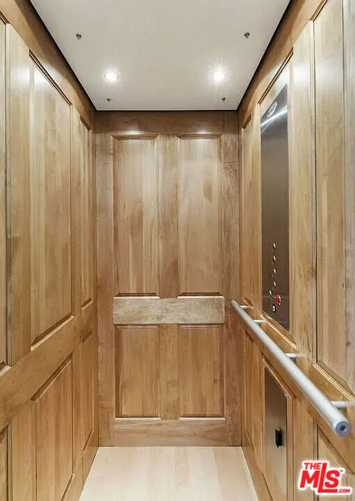 6383 Quebec Drive, Los Angeles CA: https://media.crmls.org/mediaz/ecb96e89-0b85-4846-b708-3ef18e2d0aa8.jpg